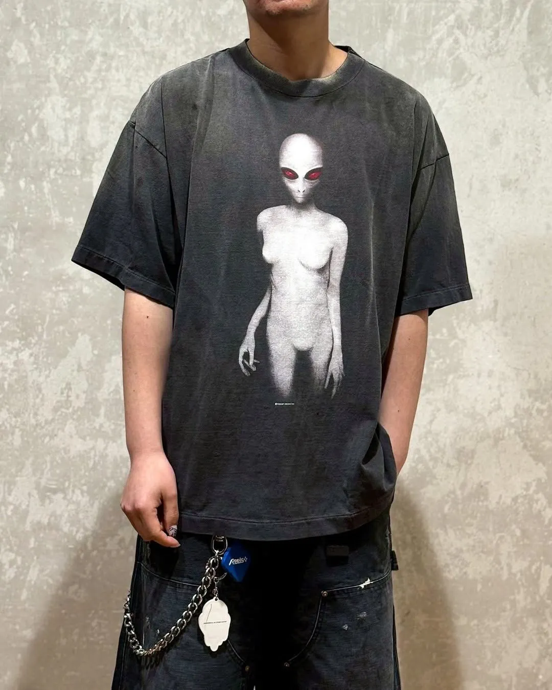 SAINT Mxxxxxx SS TEE/ALIEN/BLK Dark Alien Retro Distressed Short Sleeves Washed Black S-XL SAINT Mxxxxxx continues this year's gothic dark style Ultra-difficult alien printing technology Absolutely top-notch Professional water washing plant jointly owned by Hong Kong businessmen Ultra-high standard restoration ZP Correct collar label/wash water label/cherub label The difference is based on pictures and goods